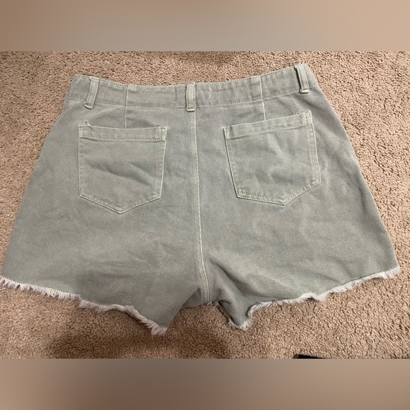 Size 29- Chelsea and violet green jean shorts - Picture 4 of 8
